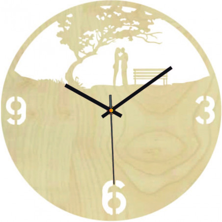 Wanduhr aus Holz Liebe im Park - LOVE