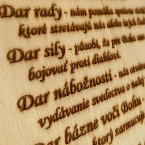 Holztisch - zum Gedenken an das Sakrament der Firmung 2