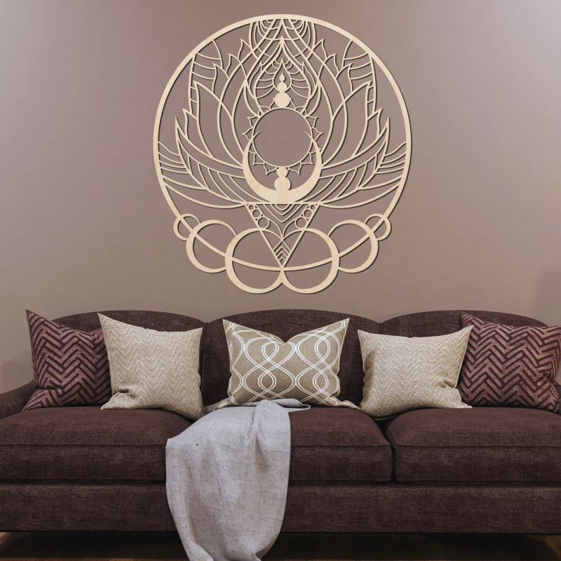 Geschnitzte Wand – Sonnenblume als kunstvolles Holzdekor