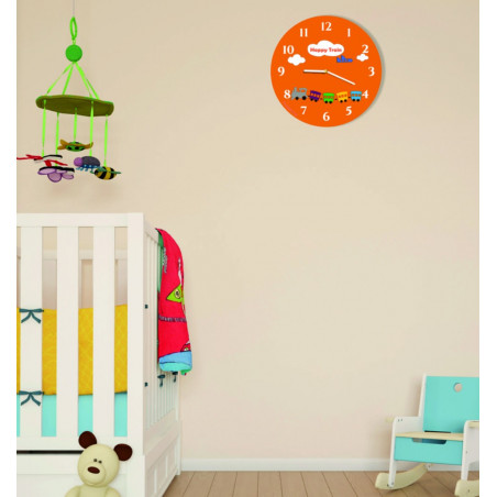 Moderne Wanduhr aus Plexiglas. Trends auf der Wanduhr als Geschenk. Clock X-momo. PMMA