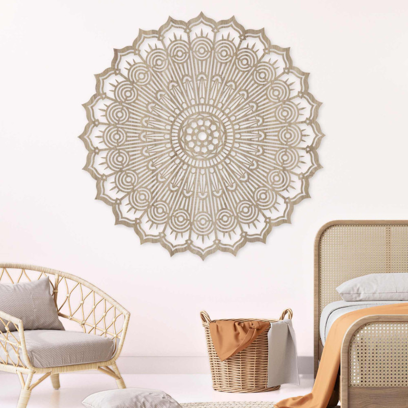 Hölzernes Mandala an der Wand