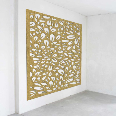 Eine Designwand mit einem Lasermotiv einer blühenden Blume aus Holz. Eine Designwand mit einem Lasermotiv einer blühenden Blume aus Holz.