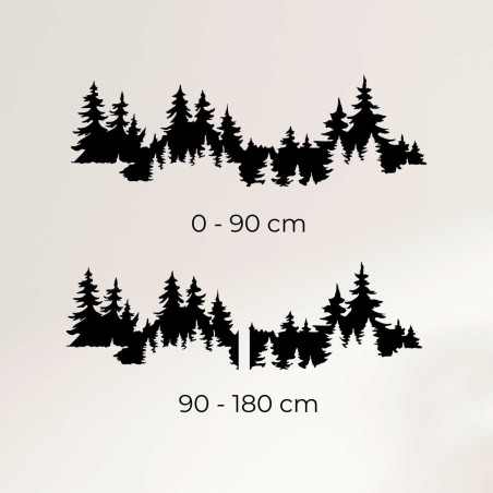 Innenraum mit Holzdekoration, die einen dichten Wald darstellt. Innenraum mit Holzdekoration, die einen dichten Wald darstellt.