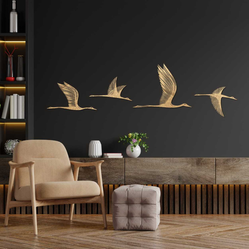Detaillierte Silhouette von Vögeln im Flug, aus hochwertigem Holz geschnitzt