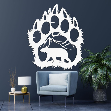 Weißer Umriss einer Bärenspur als Rahmen, der eine ruhige Waldumgebung mit einem einsamen Bären verbirgt. Weißer Umriss einer Bärenspur als Rahmen, der eine ruhige Waldumgebung mit einem einsamen Bären verbirgt.