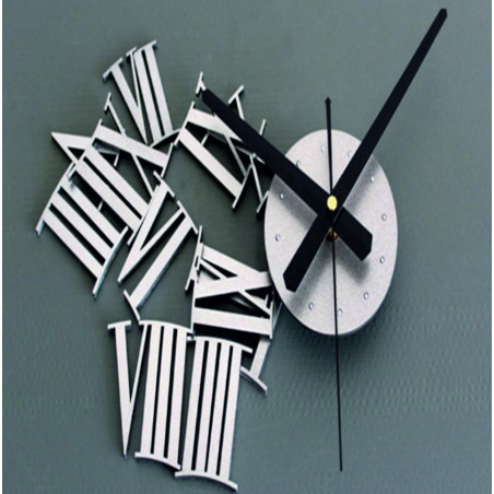 Kunststoff-Wanduhr für Kinder aus Plexiglas. Trendige Wanduhr als Geschenk. Xmomo Uhr. Acryl-Uhr Kunststoff-Wanduhr für Kinder aus Plexiglas. Trendige Wanduhr als Geschenk. Xmomo Uhr. Acryl-Uhr