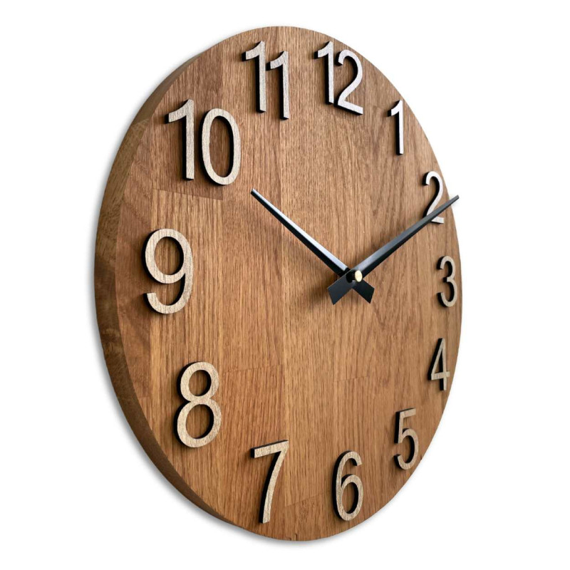 Schlichte Uhr mit übersichtlichem Zifferblatt