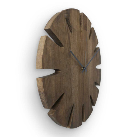 Küchenuhr aus Holz im modernen Stil mit einfachem und gut lesbarem Zifferblatt.