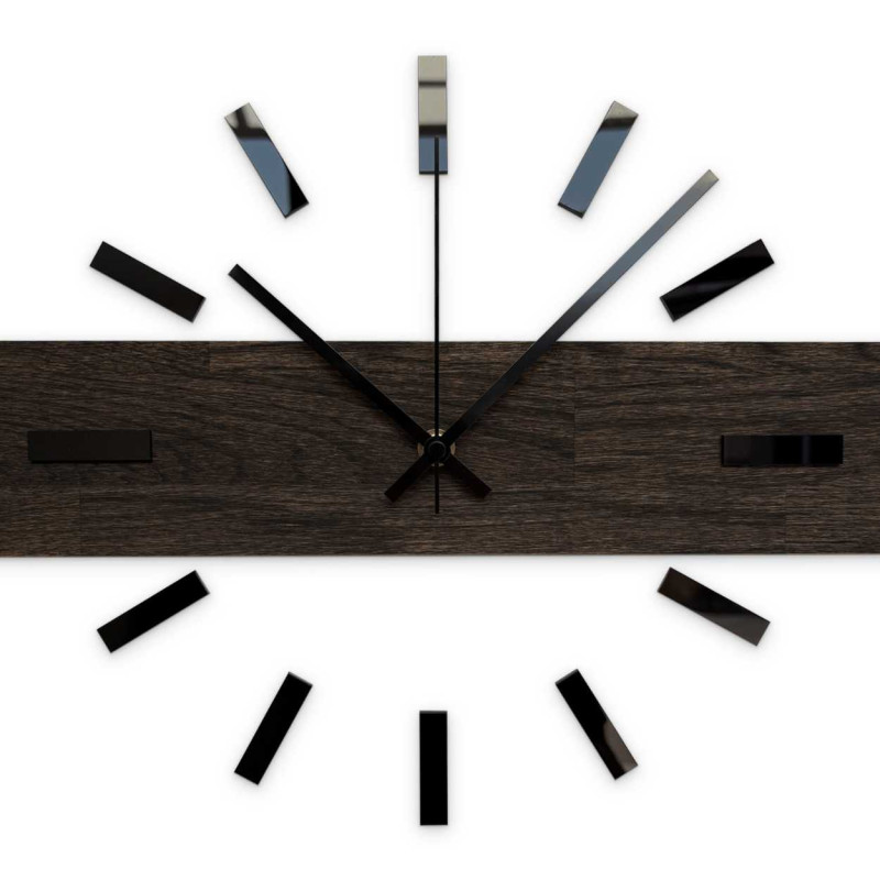 Moderne Wanduhr aus Holz mit elegantem Design für das Wohnzimmer.