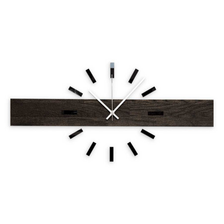 Elegante Uhr mit Holzmotiv für das Kinderzimmer. Elegante Uhr mit Holzmotiv für das Kinderzimmer.