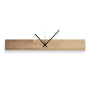 Wanduhr aus Holz mit schmaler rechteckiger Form und schwarzen Zeigern 2