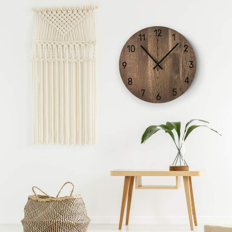 Handgefertigte Wanduhr aus hochwertiger Eiche