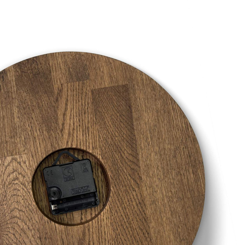 Handgefertigte Wanduhr aus massiver Eiche - MAHKO