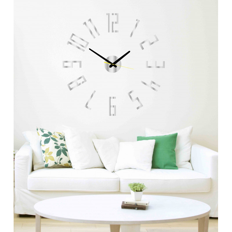 Moderne Wanduhr aus Kunststoff. Eigene Produktion, X-momo