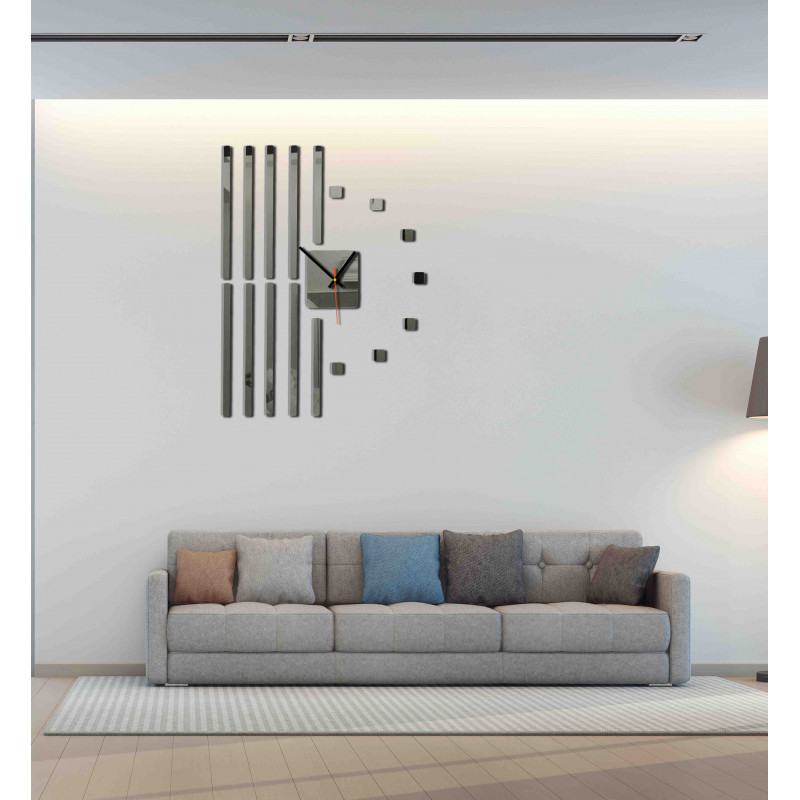 Moderne Uhr an einer Wand aus Kunststoff. Eigene Produktion, X-momon Bild an der Wand in der Küche, Wohnzimmer. X-momo