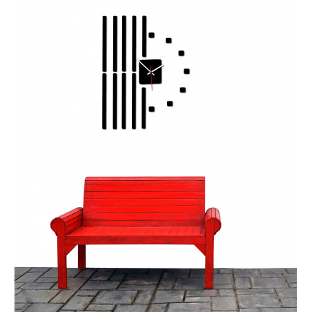 Moderne Uhr an einer Wand aus Kunststoff. Eigene Produktion, X-momon Bild an der Wand in der Küche, Wohnzimmer. X-momo Moderne Uhr an einer Wand aus Kunststoff. Eigene Produktion, X-momon Bild an der Wand in der Küche, Wohnzimmer. X-momo