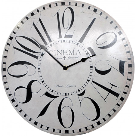 Moderne Wanduhr mit Zahlen Moderne Wanduhr mit Zahlen