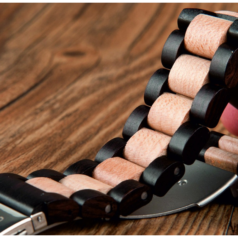 READER Armbanduhr aus Holz. Meine Damen und Herren.