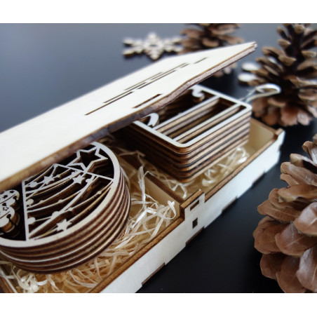 Holz- und Kunststoffdekorationen, Weihnachtsschmuck, Vintage-Accessoires aus Holz