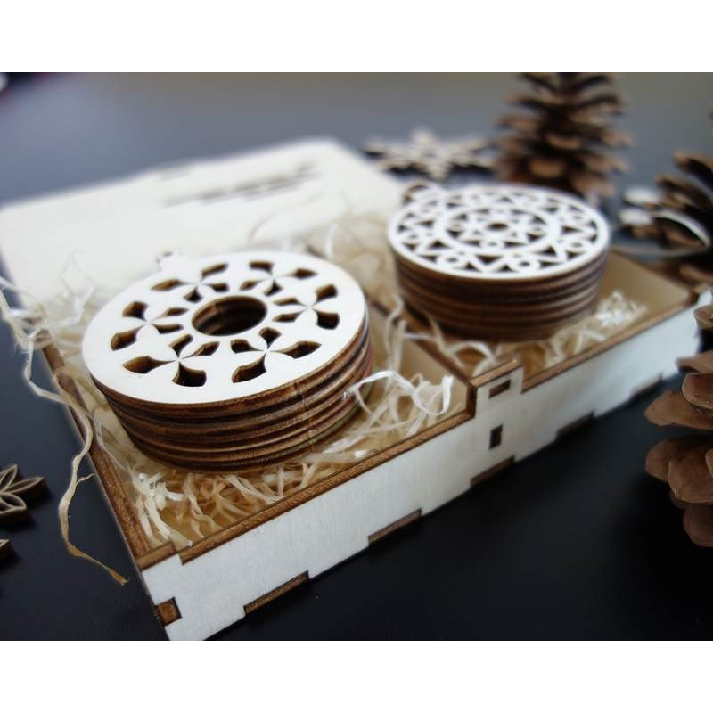 Ornamente aus Holz und Kunststoff, Weihnachtsschmuck, Vintage-Accessoires aus Holz