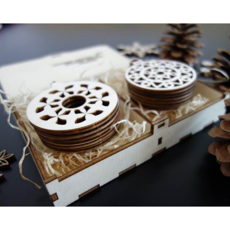 Ornamente aus Holz und Kunststoff, Weihnachtsschmuck, Vintage-Accessoires aus Holz Ornamente aus Holz und Kunststoff, Weihnachtsschmuck, Vintage-Accessoires aus Holz