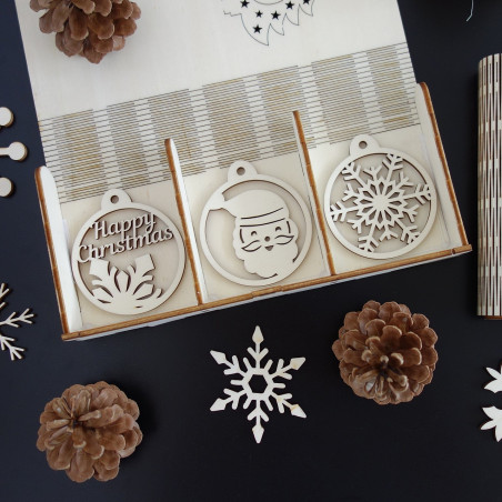 Set mit schönen Weihnachtsschmuck aus Holz, 1 Set-18 Stück