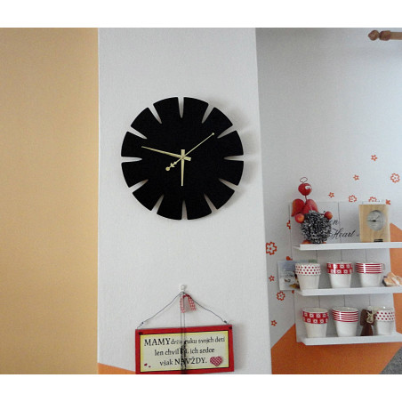 Holzwanduhr aus HDF SPECTRA Holzwanduhr aus HDF SPECTRA