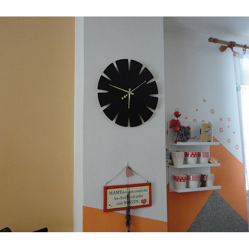 Holzwanduhr aus HDF SPECTRA