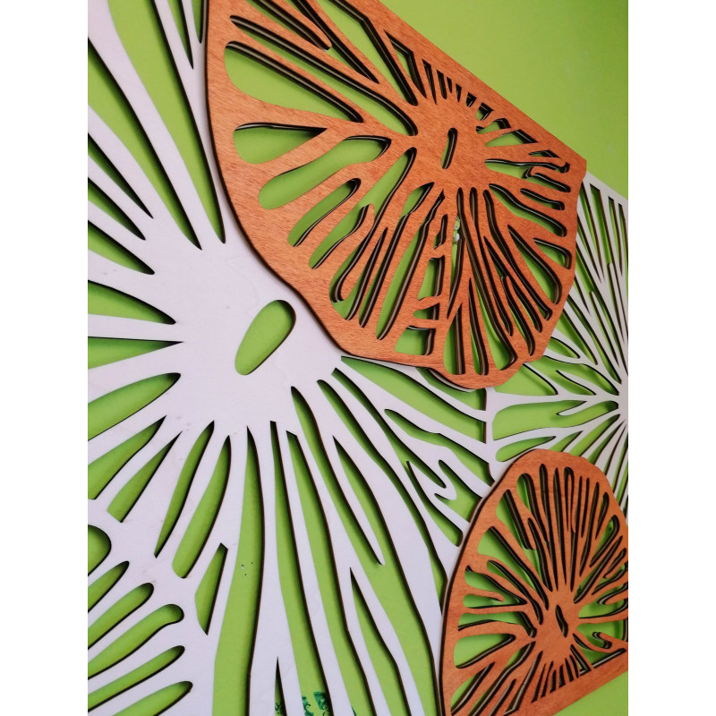 Elegante Wanddekoration aus Holz mit floralem...