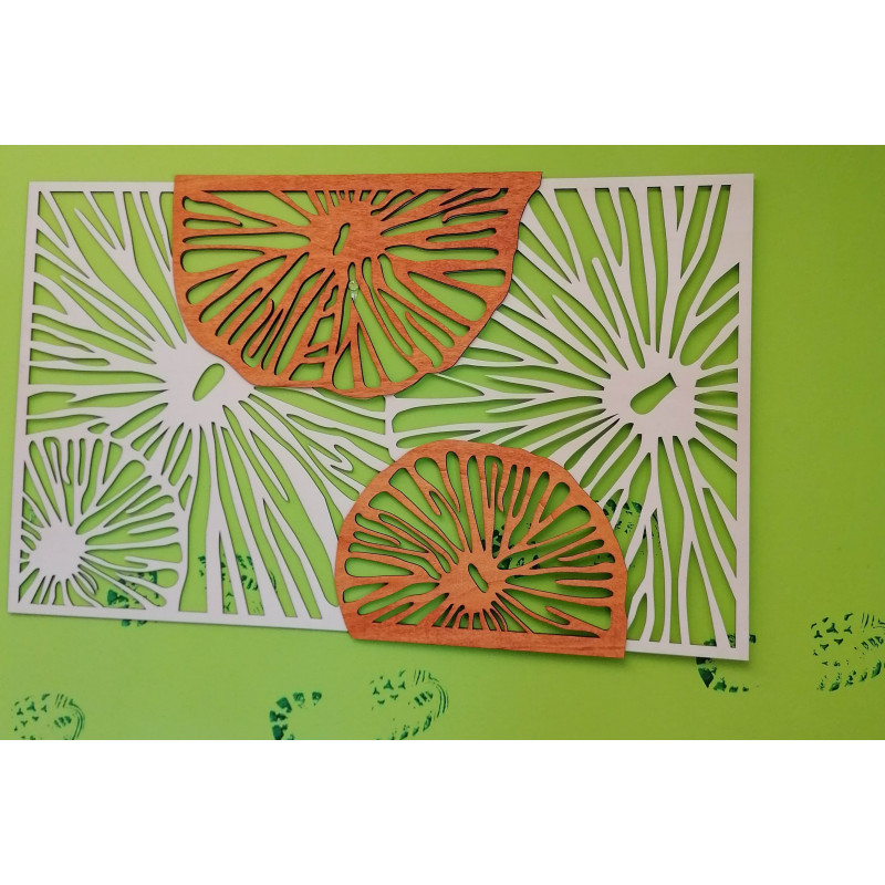 Elegante Wanddekoration aus Holz mit floralem...