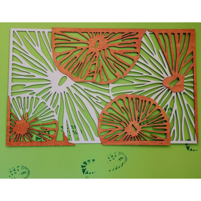 Geschnitztes Bild an der Wand aus Holz...